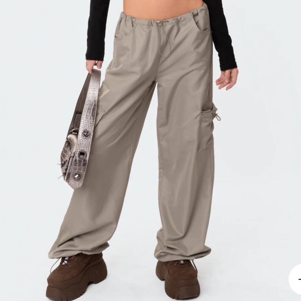 Edikted Asha Low Rise Nylon Cargo Pants